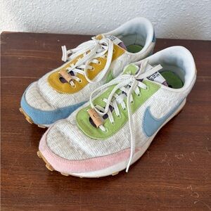 NIKE sun club mismatched tennis shoes